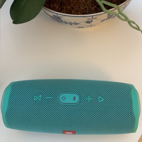 JBL Turquoise Wireless Speaker